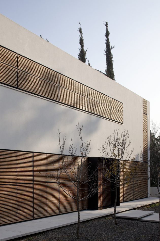 Kfar Shmaryahu House by Pitsou Kedem Architects in Israel