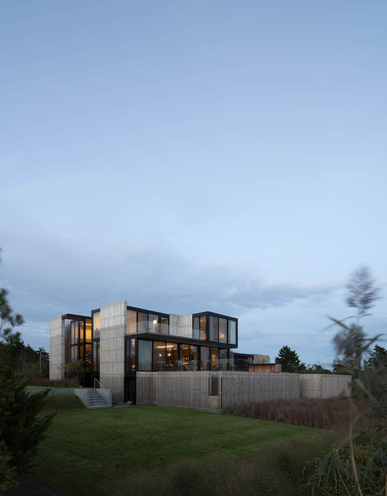 Kiht’han House Tiered Volume Evening View Kiht’han House in Sagaponack with layered volume structure at dusk.