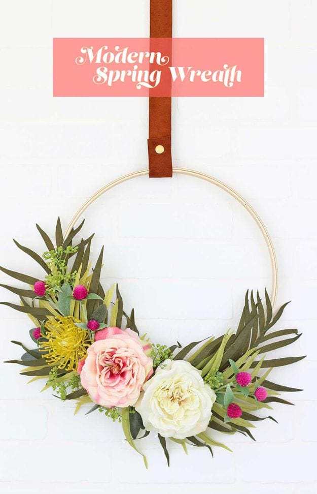 10. Modern Spring Wreath 10. Modern Spring Wreath