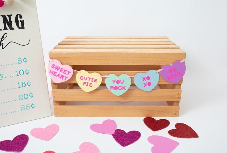 15 Sweet Valentine's Day Banner & Garland Ideas To Surprise Your Sweetheart