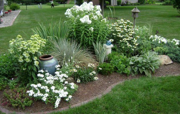 Ideas To Plant A Corner Flower Bed