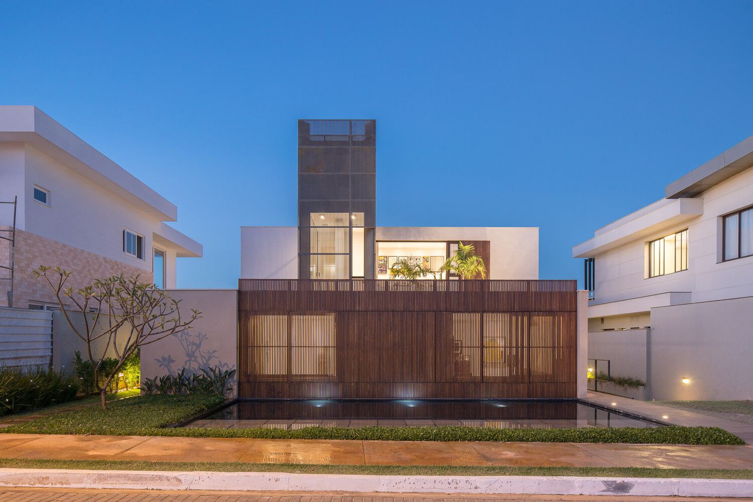 LA House by Esquadra Arquitetos + Yi Arquitetos in Brasilia, Brazil LA House by Esquadra Arquitetos + Yi Arquitetos in Brasilia, Brazil