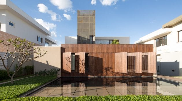LA House by Esquadra Arquitetos + Yi Arquitetos in Brasilia, Brazil