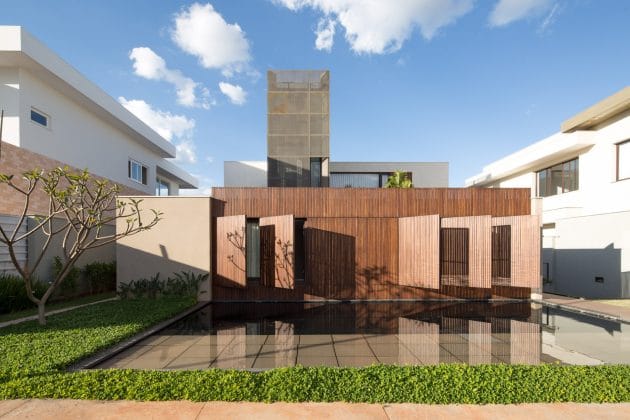 LA House by Esquadra Arquitetos + Yi Arquitetos in Brasilia, Brazil