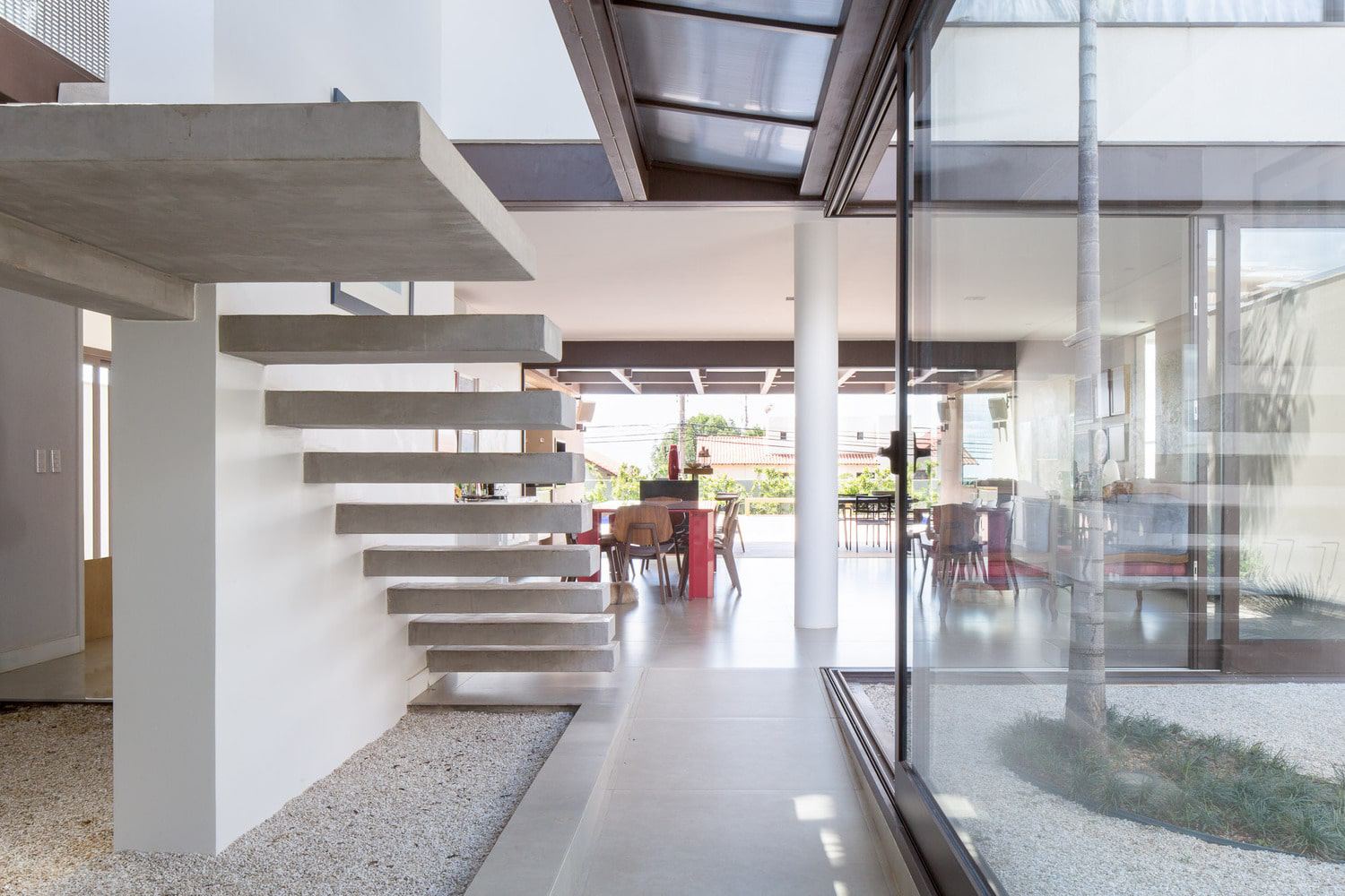 LA House by Esquadra Arquitetos + Yi Arquitetos in Brasilia, Brazil LA House by Esquadra Arquitetos + Yi Arquitetos in Brasilia, Brazil