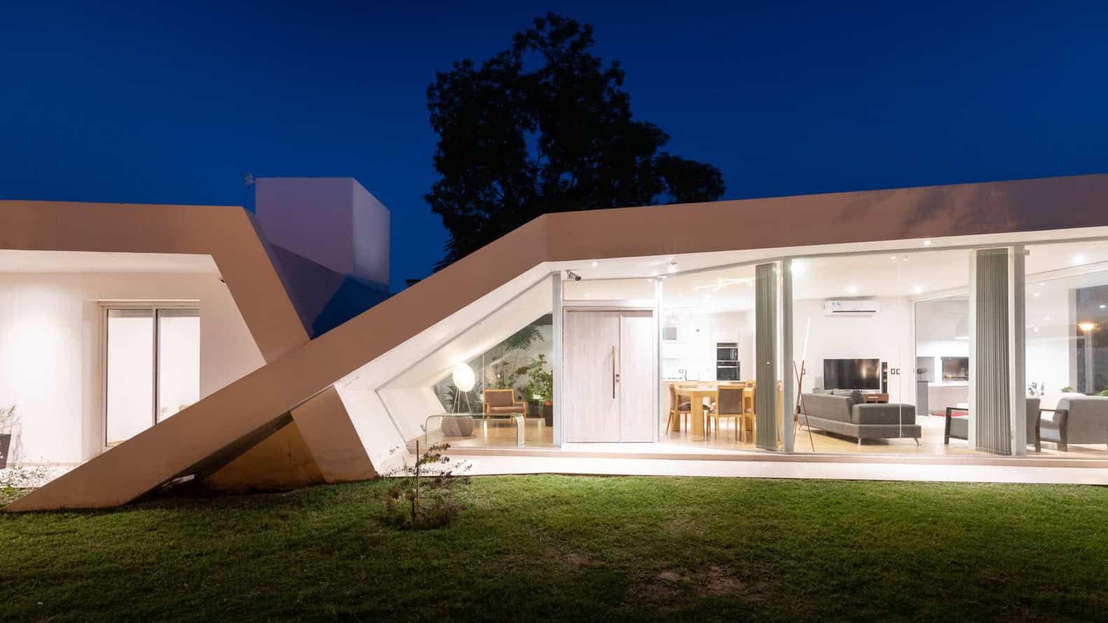 X House by Sincresis Arquitectos in Cordoba, Argentina