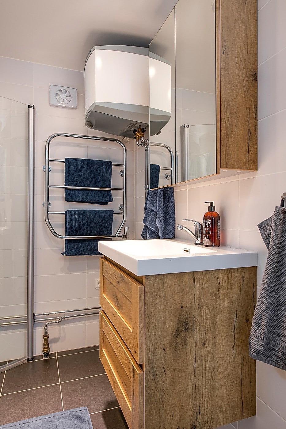 Beautiful Black Cabin In The Swedish Mountains Beautiful Black Cabin In The Swedish Mountains