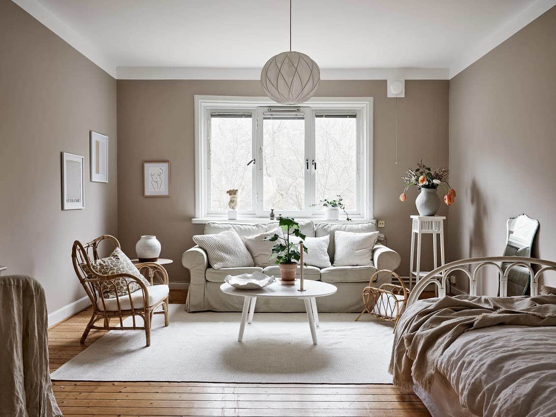 Live Alone in a Student Apartment