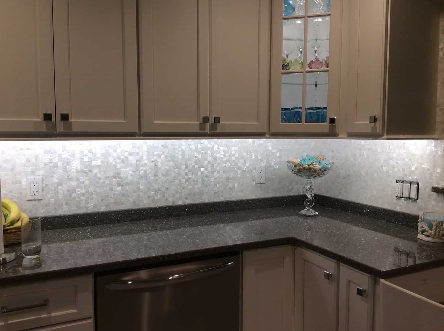 14 Fascinating Backsplash Designs That Are Trendy This Season 14 Fascinating Backsplash Designs That Are Trendy This Season