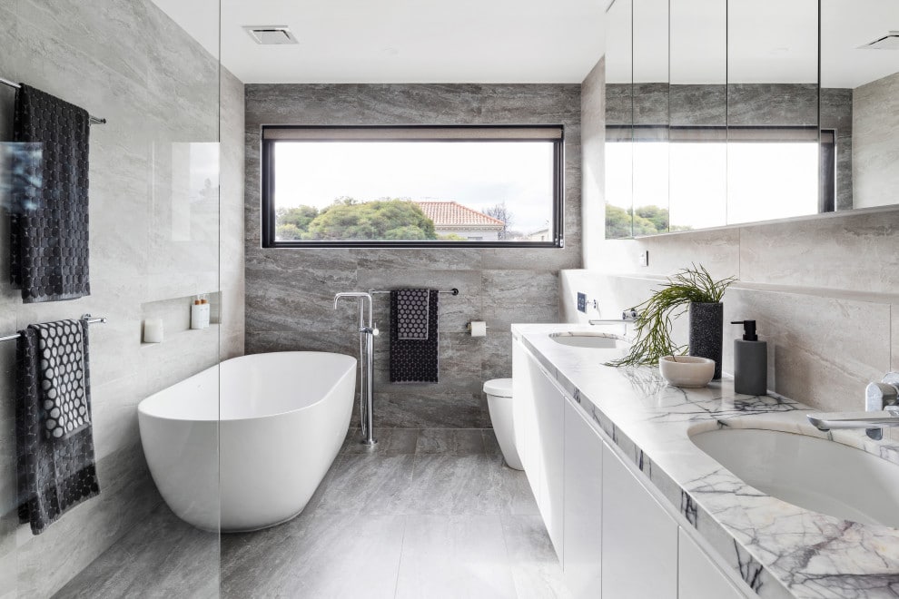 18 Epic Modern Bathroom Designs That Are All About Cleanliness