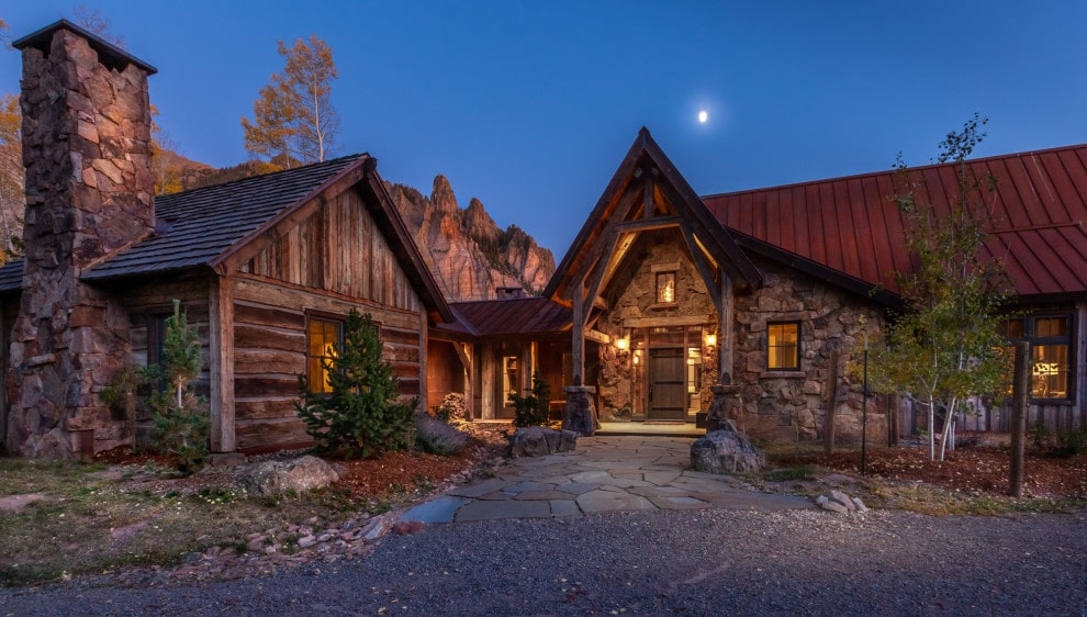 18 Monumental Rustic Exterior Designs You Just Can't Look Away From