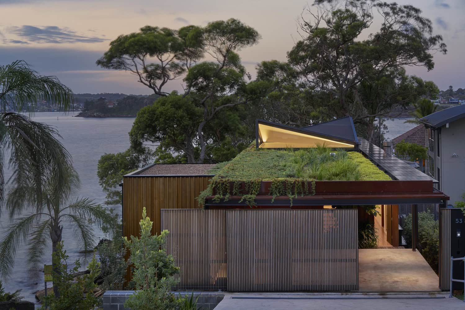 Bundeena Beach House by Grove Architects near Sydney, Australia Bundeena Beach House by Grove Architects near Sydney, Australia