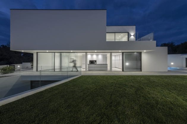 FG 30 House by Sergio Miguel Godinho Architect in Loule, Portugal