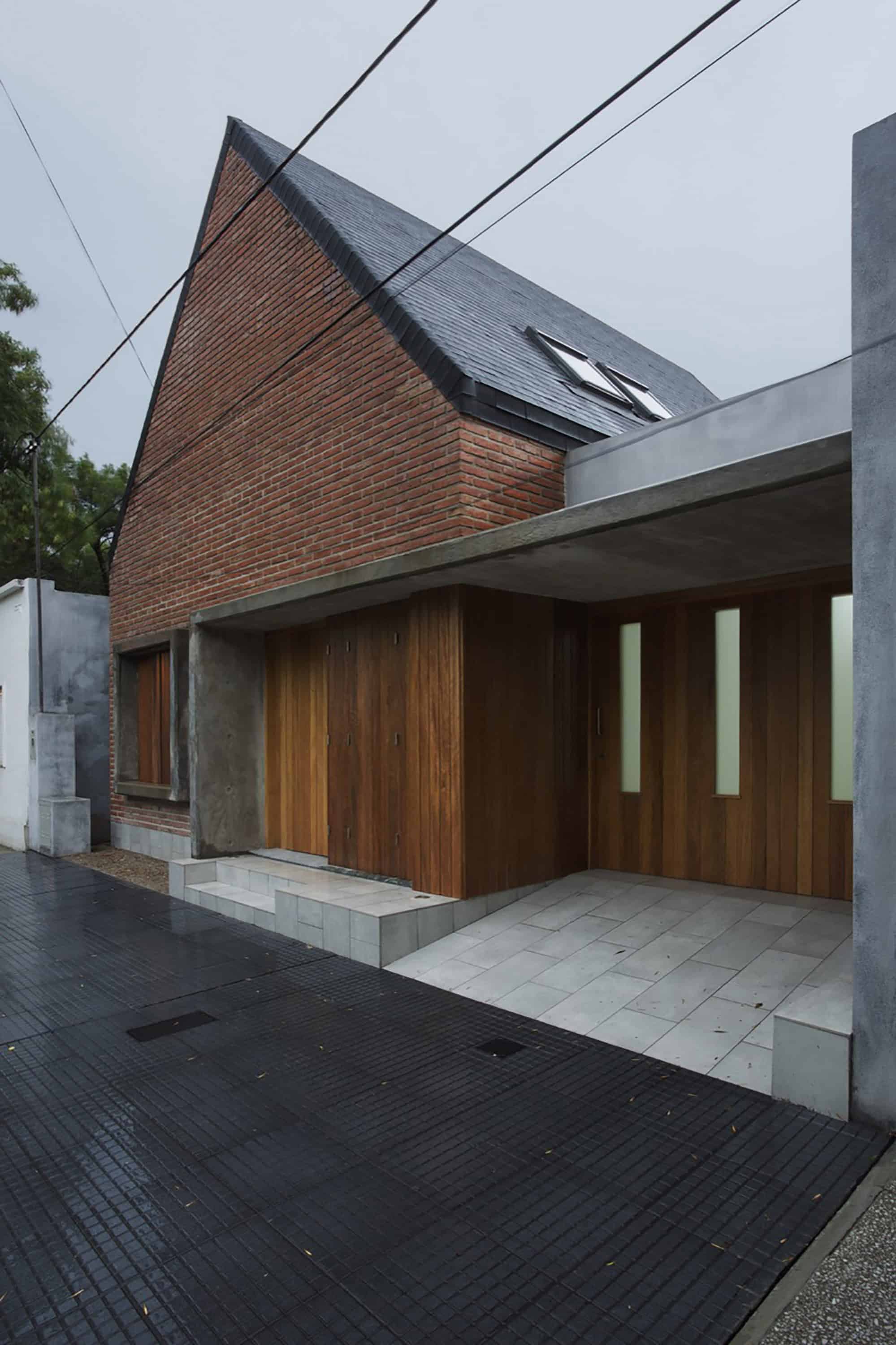 House in La Pampa by Hernan Gastelu in Casilda, Argentina