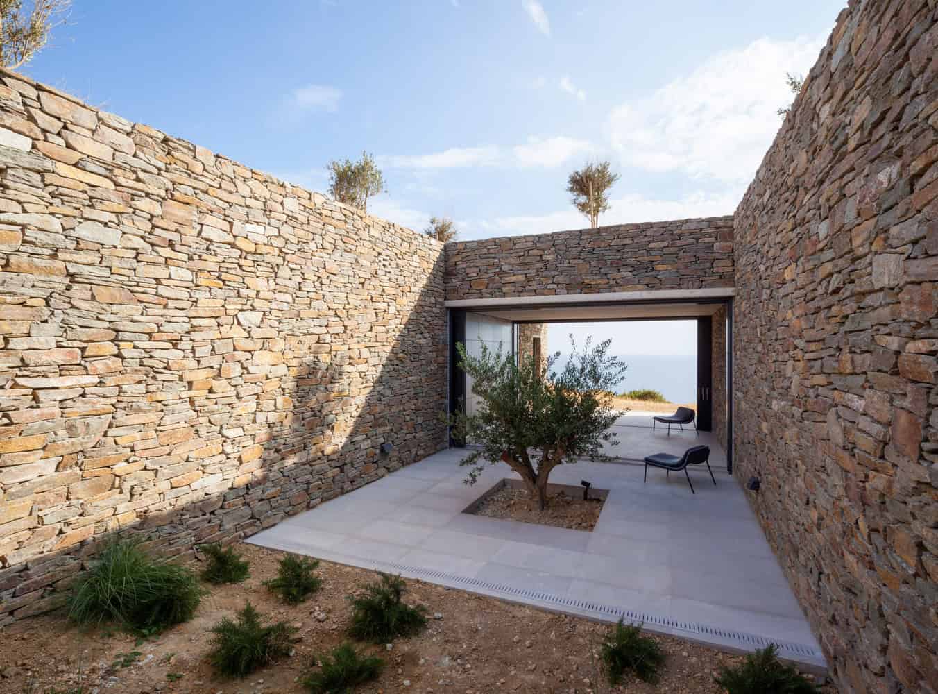 Voronoi's Corrals by decaARCHITECTURE on the Island of Milos, Greece Voronoi's Corrals by decaARCHITECTURE on the Island of Milos, Greece