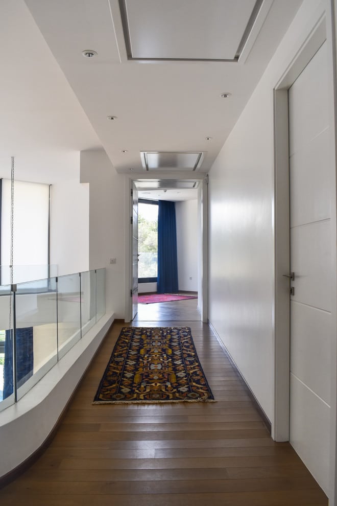 16 Clean & Simple Modern Hallway Designs That Do More Than Their Job