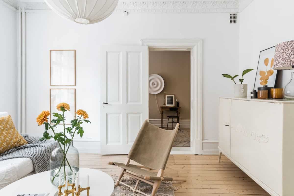 Charming Small Apartment Decorated in Bright Colors Charming Small Apartment Decorated in Bright Colors