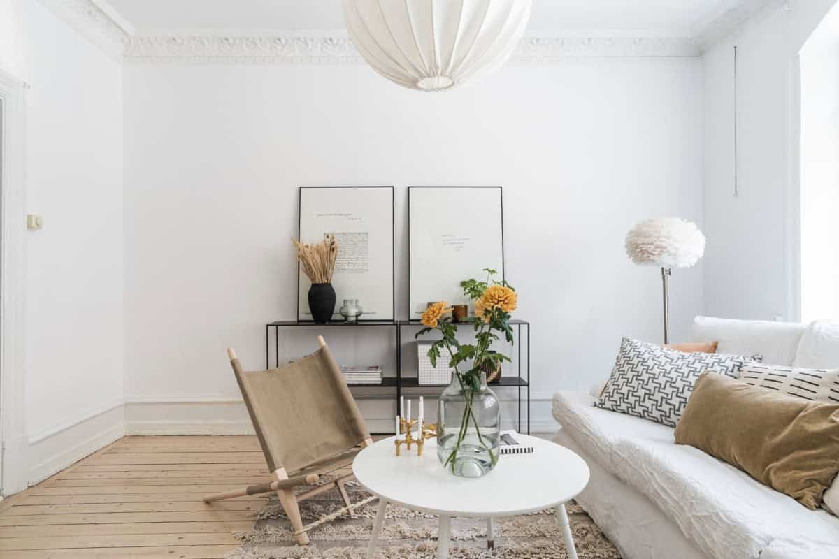 Charming Small Apartment Decorated in Bright Colors Charming Small Apartment Decorated in Bright Colors