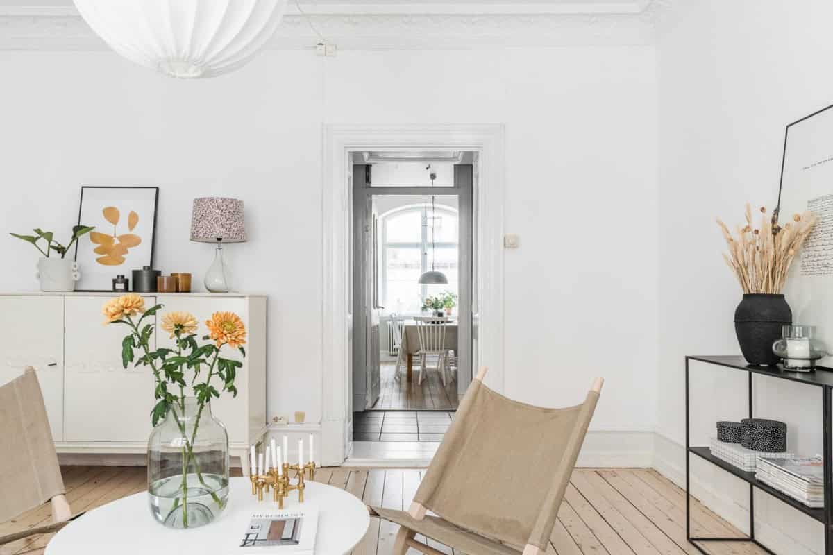 Charming Small Apartment Decorated in Bright Colors Charming Small Apartment Decorated in Bright Colors