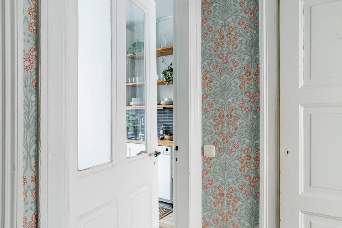 Charming Small Apartment Decorated in Bright Colors Charming Small Apartment Decorated in Bright Colors