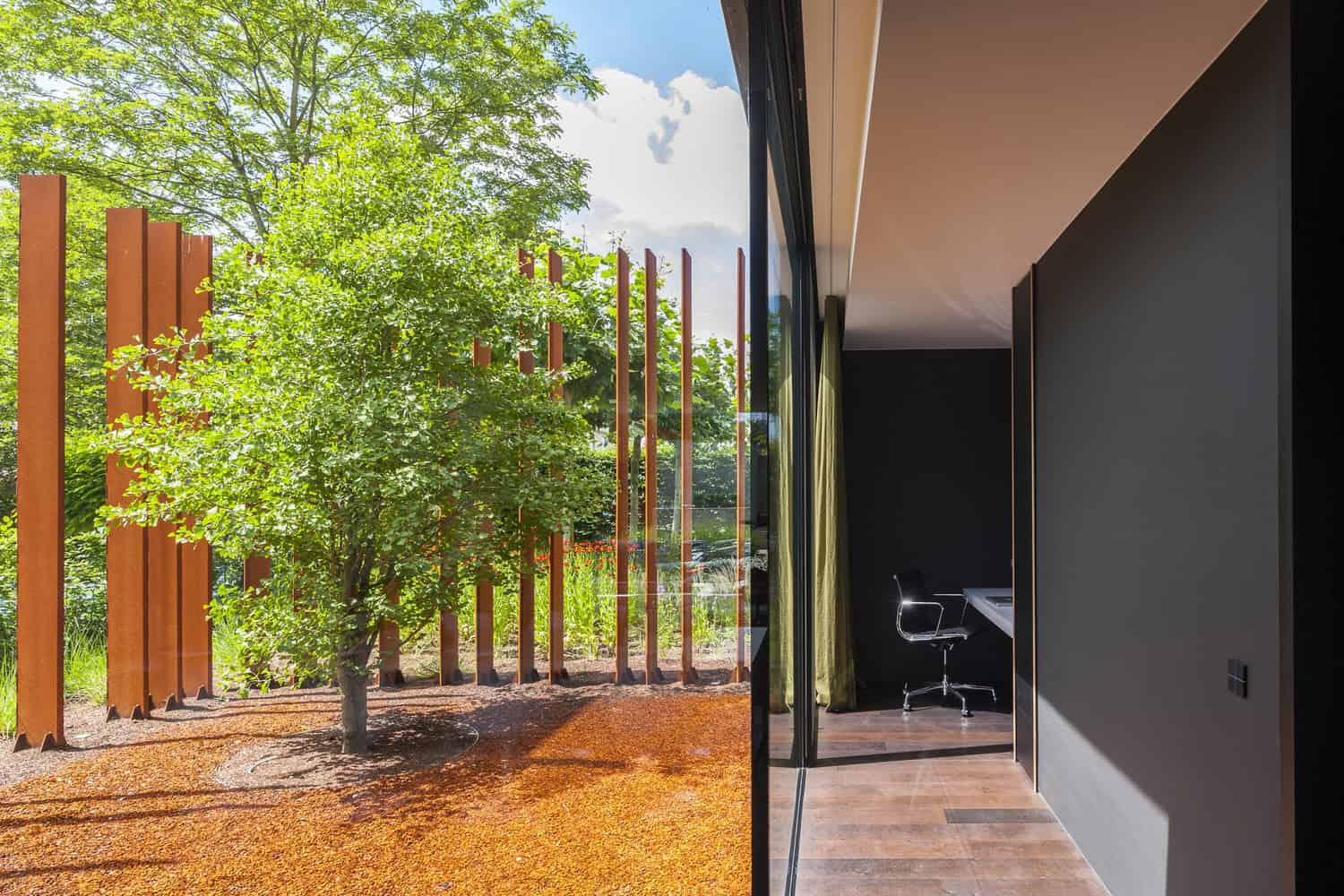 Corten House by DMOA Architecten in Kontich, Belgium Corten House by DMOA Architecten in Kontich, Belgium