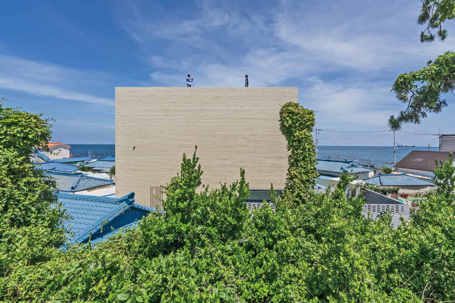 Seaside Wall House by KHY Architects in South Korea Seaside Wall House by KHY Architects in South Korea