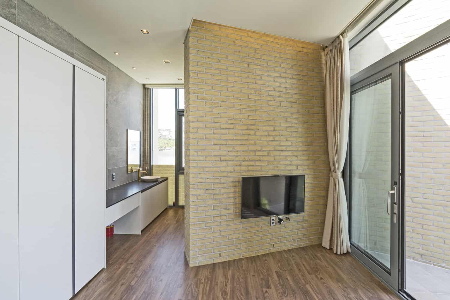 Seaside Wall House by KHY Architects in South Korea Seaside Wall House by KHY Architects in South Korea