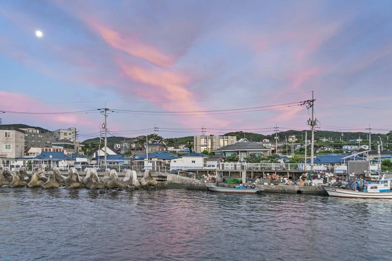 Seaside Wall House by KHY Architects in South Korea Seaside Wall House by KHY Architects in South Korea