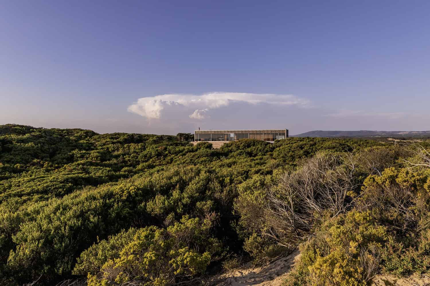 St. Andrews Beach Villa by Woods Bagot in Victoria, Australia St. Andrews Beach Villa by Woods Bagot in Victoria, Australia