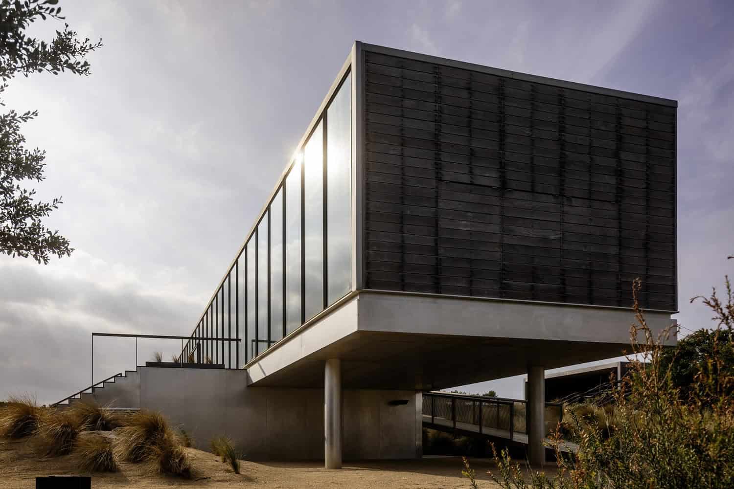 St. Andrews Beach Villa by Woods Bagot in Victoria, Australia St. Andrews Beach Villa by Woods Bagot in Victoria, Australia