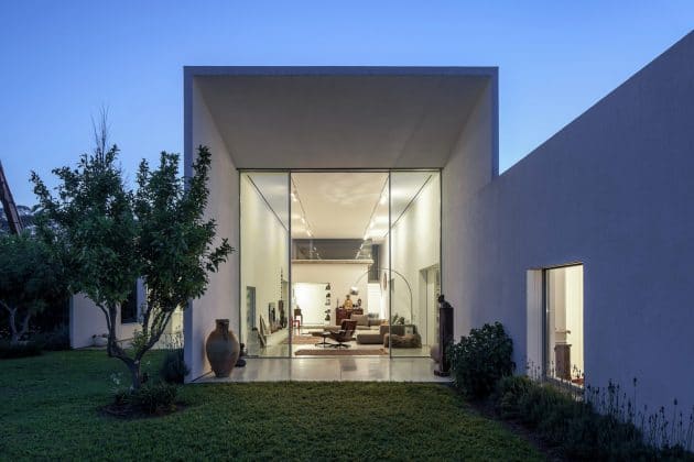 T/A House by Paritzki & Liani Architects in Tel Aviv, Israel