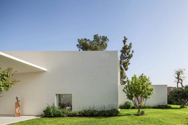 T/A House by Paritzki & Liani Architects in Tel Aviv, Israel