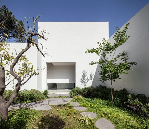 T/A House by Paritzki & Liani Architects in Tel Aviv, Israel