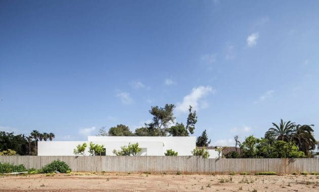 T/A House by Paritzki & Liani Architects in Tel Aviv, Israel