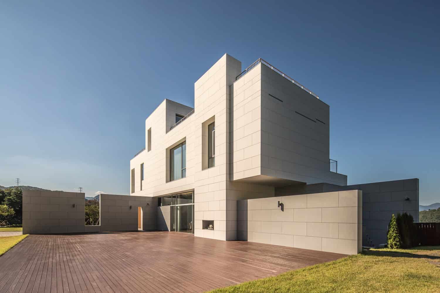 Yeoju Residence by YKH Associates in Yeoju-gun, South Korea Yeoju Residence by YKH Associates in Yeoju-gun, South Korea