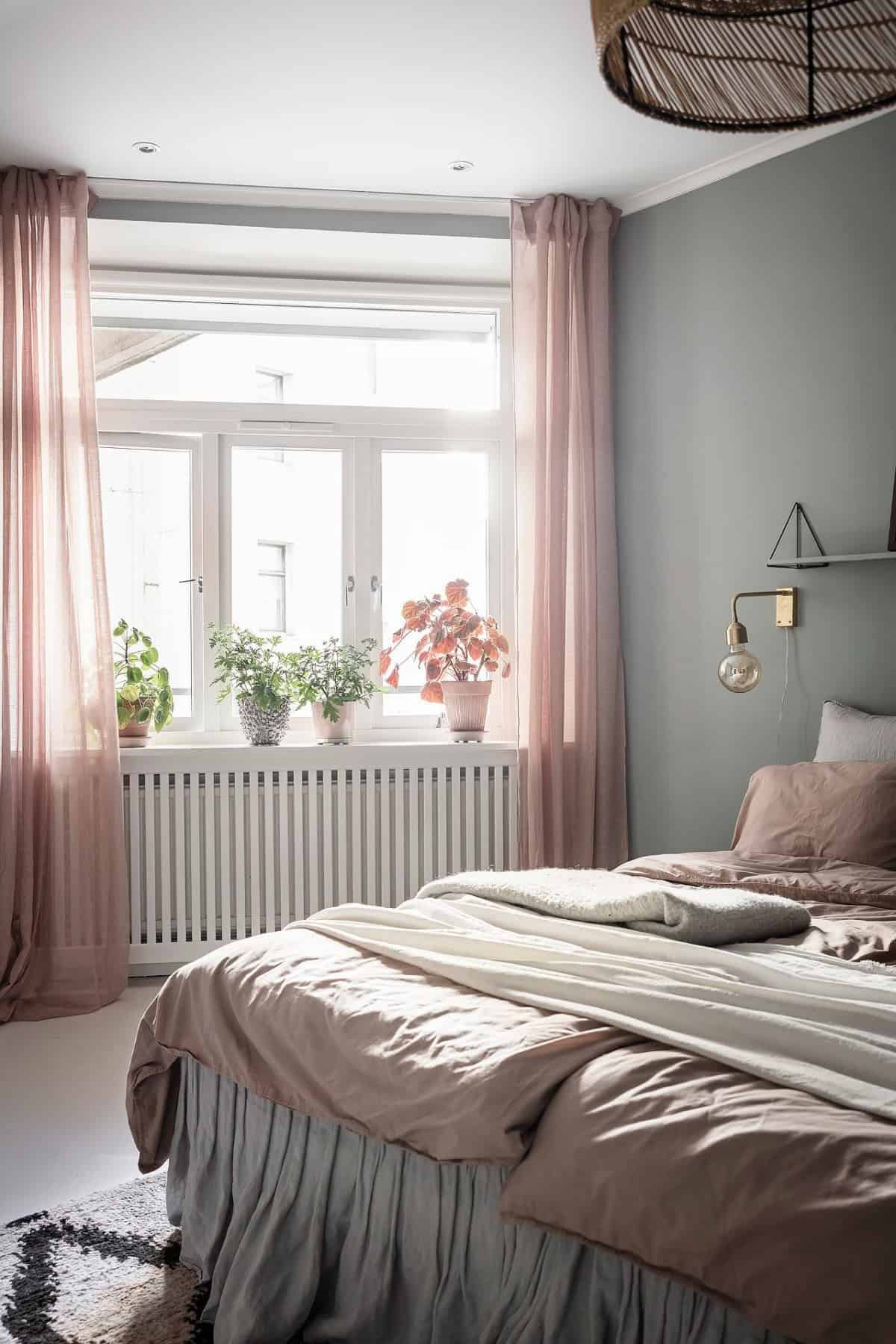 Colorful Decor with Fresh Flowers & Plants Colorful Decor with Fresh Flowers & Plants