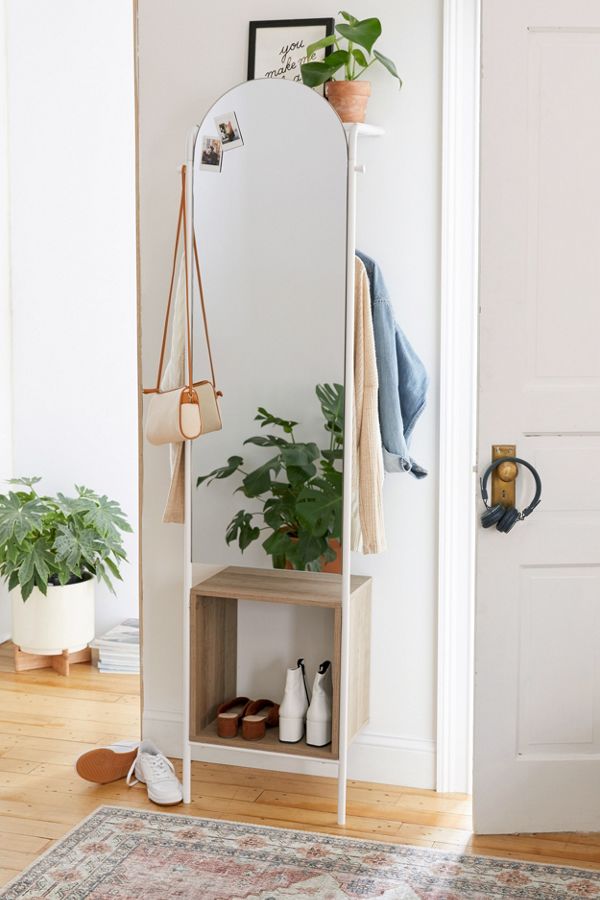 How to Decorate and Arrange the Small Yet Stylish Entrance in Your Home?