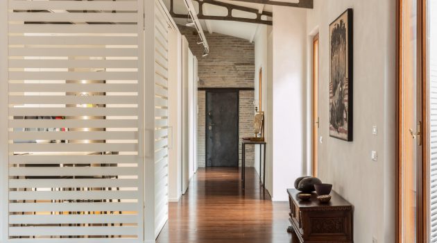 18 Engaging Industrial Hallway Designs For Your Loft