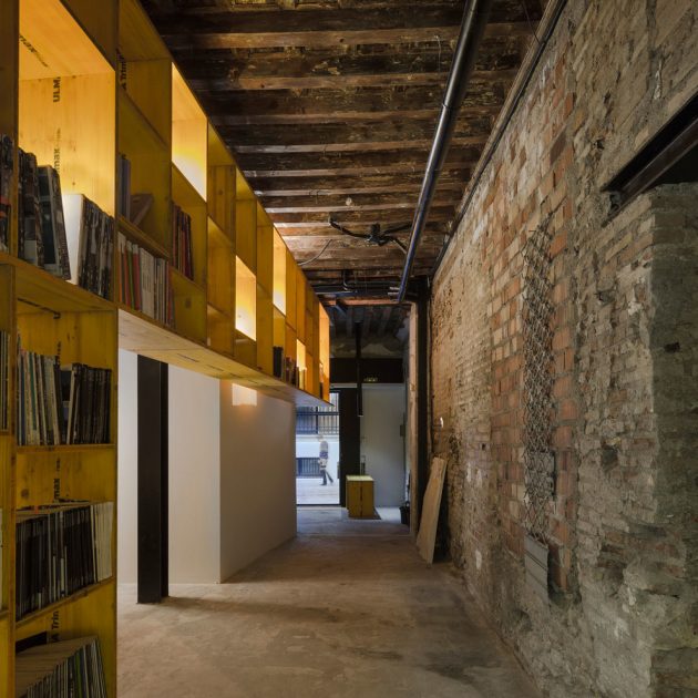 18 Engaging Industrial Hallway Designs For Your Loft