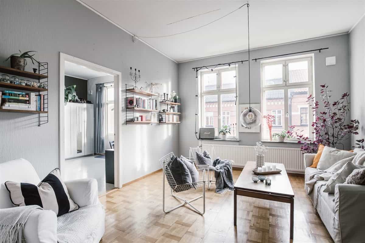 Charming & Well-Decorated Old Apartment With Vintage Furniture Charming & Well-Decorated Old Apartment With Vintage Furniture