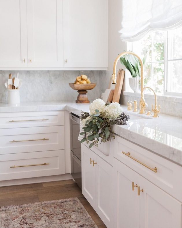 Adorable Ideas of Using Gold in the Kitchens