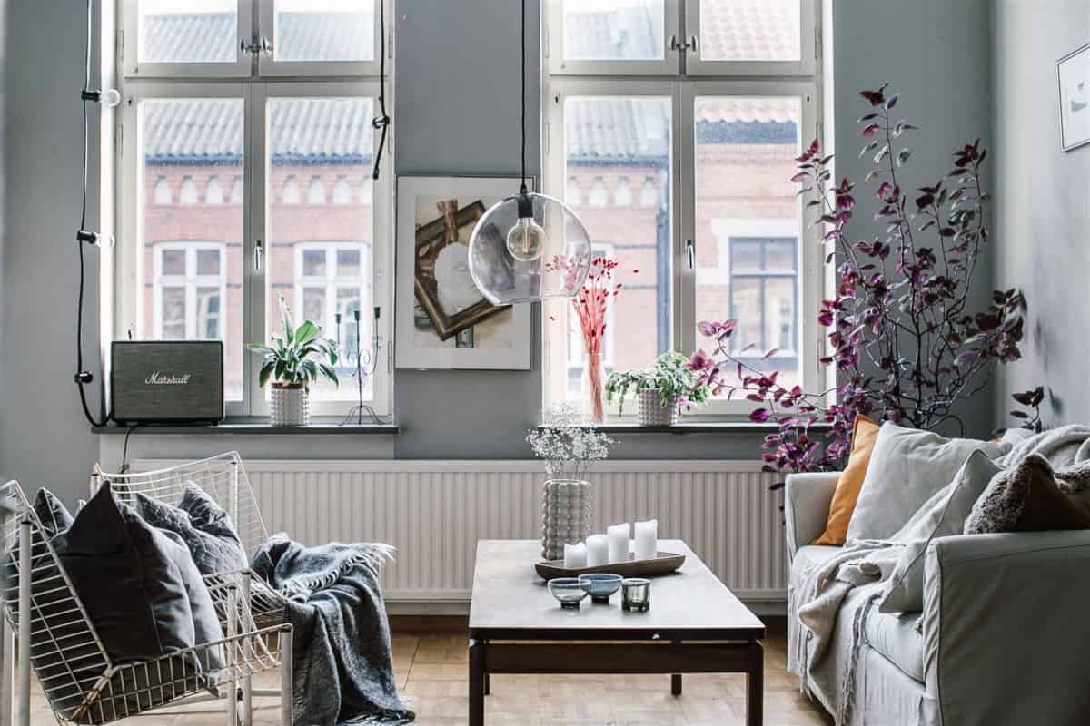 Charming & Well-Decorated Old Apartment With Vintage Furniture Charming & Well-Decorated Old Apartment With Vintage Furniture