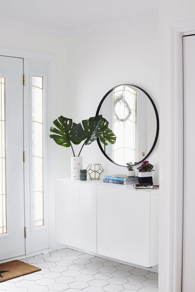 How to Decorate and Arrange the Small Yet Stylish Entrance in Your Home?