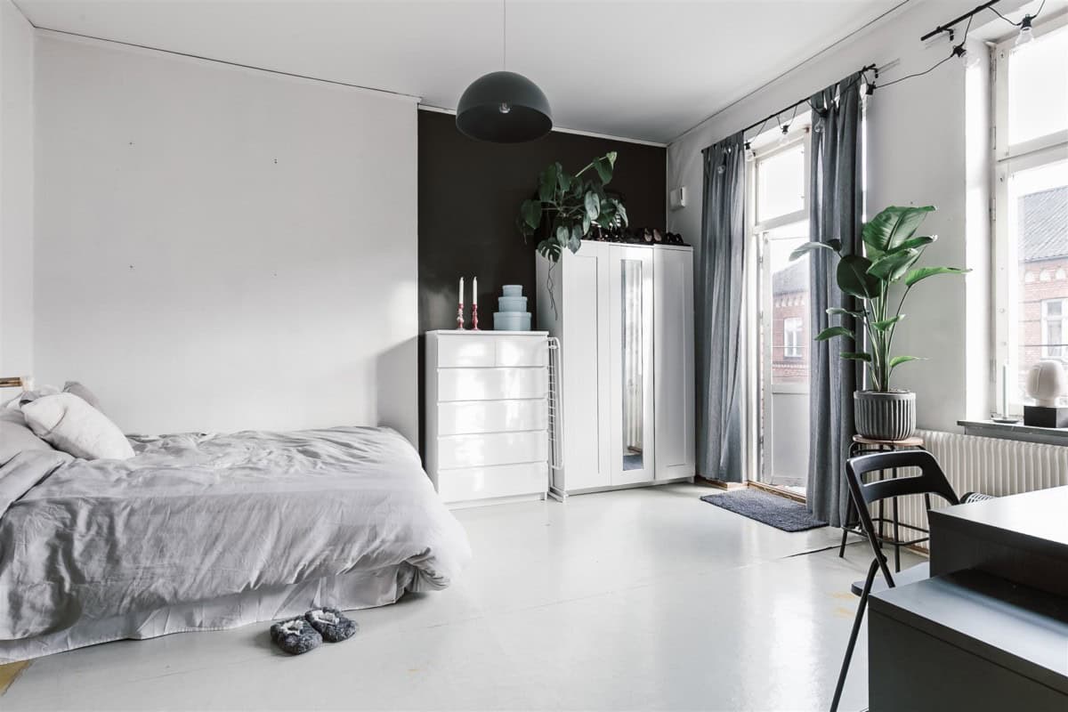 Charming & Well-Decorated Old Apartment With Vintage Furniture Charming & Well-Decorated Old Apartment With Vintage Furniture