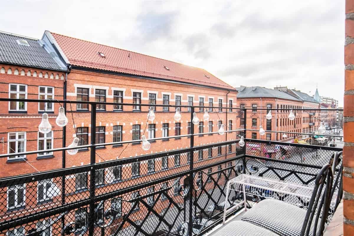 Charming & Well-Decorated Old Apartment With Vintage Furniture Charming & Well-Decorated Old Apartment With Vintage Furniture