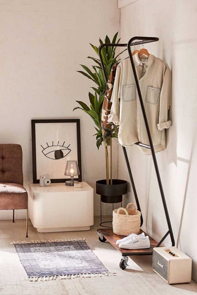 What are the Advantages of Having a Clothes Rack in Your Room?