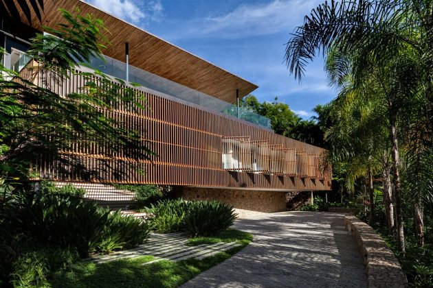 Casa Delta by Bernardes Arquitetura in Guaruja, Brazil
