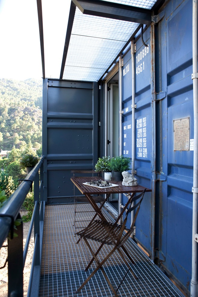 15 Compact Industrial Balcony Designs For Lofts And Houses