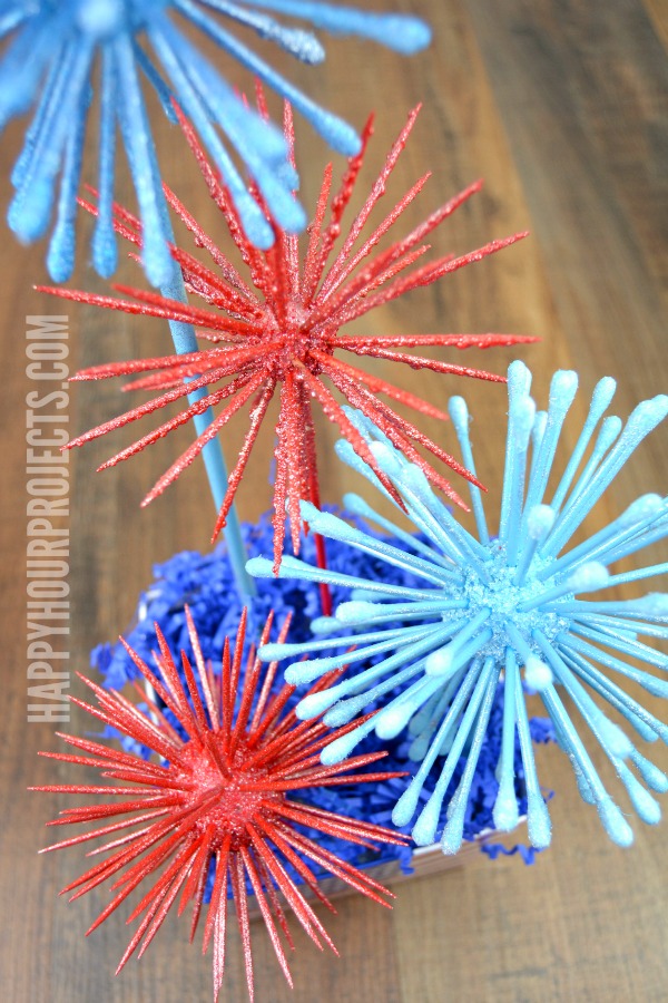 15 Eye-Catching DIY Patriotic Centerpiece Crafts For 4th of July