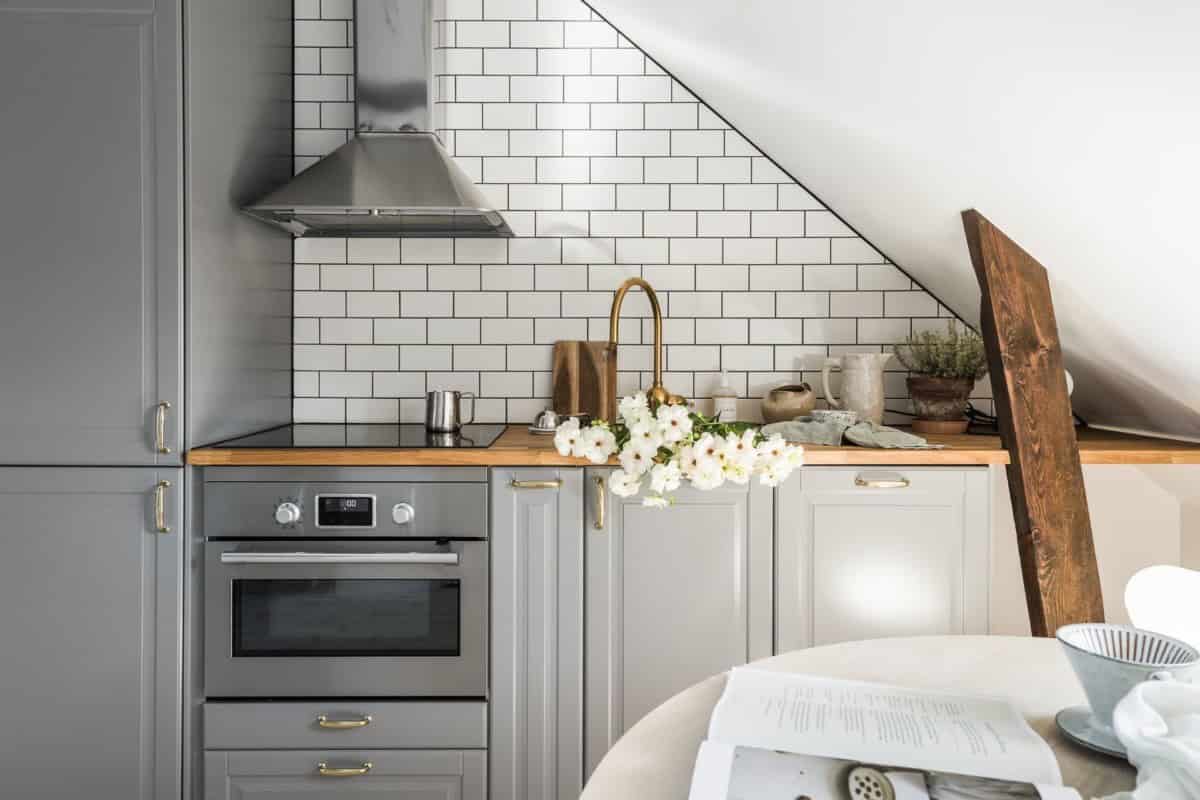 Mini Youth Penthouse With High Sloping Ceilings Mini Youth Penthouse With High Sloping Ceilings